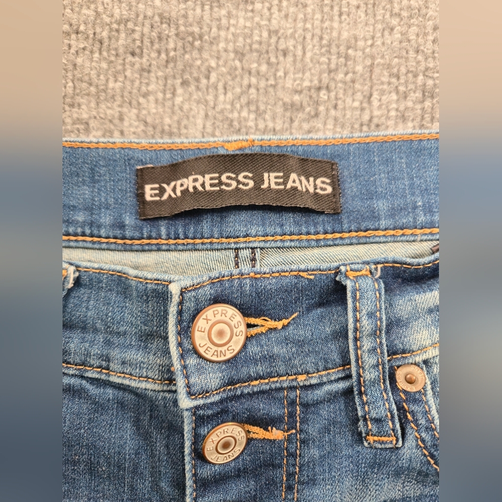 Express Jeans Shorts Womens Sz 8 Distressed Cuffed Hem Button Fly Denim - Picture 5 of 10